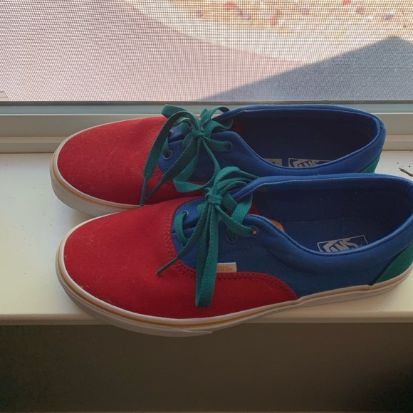 Vans - Picture 2 of 4